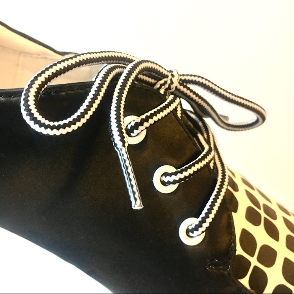 Geometric Floral Retro Printed Satin Oxfords - Picture 3 of 8